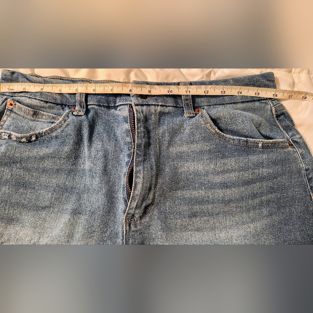 No Boundaries - Juniors High Rise Curvy Mom Shorts‎ - Size 15 - Picture 9 of 9